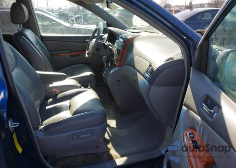 2007 Toyota Sienna Xle z USA, uszkodzony, nr VIN 5TDZK22C77S080912